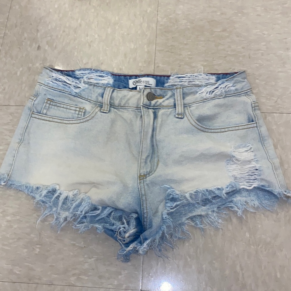 Good condition. These a light wash and very casual!